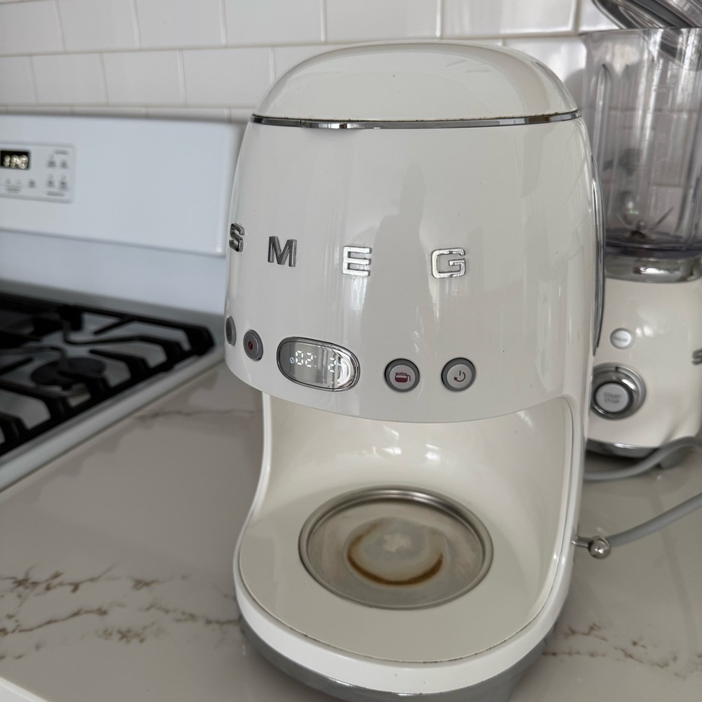 White smeg drip coffee machine